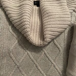 Women LG crème/silver tint sweater. New w/tags